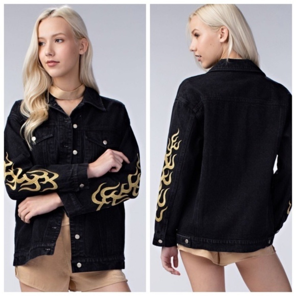 🎊HP🎊🆕Denim jacket in vintage black.